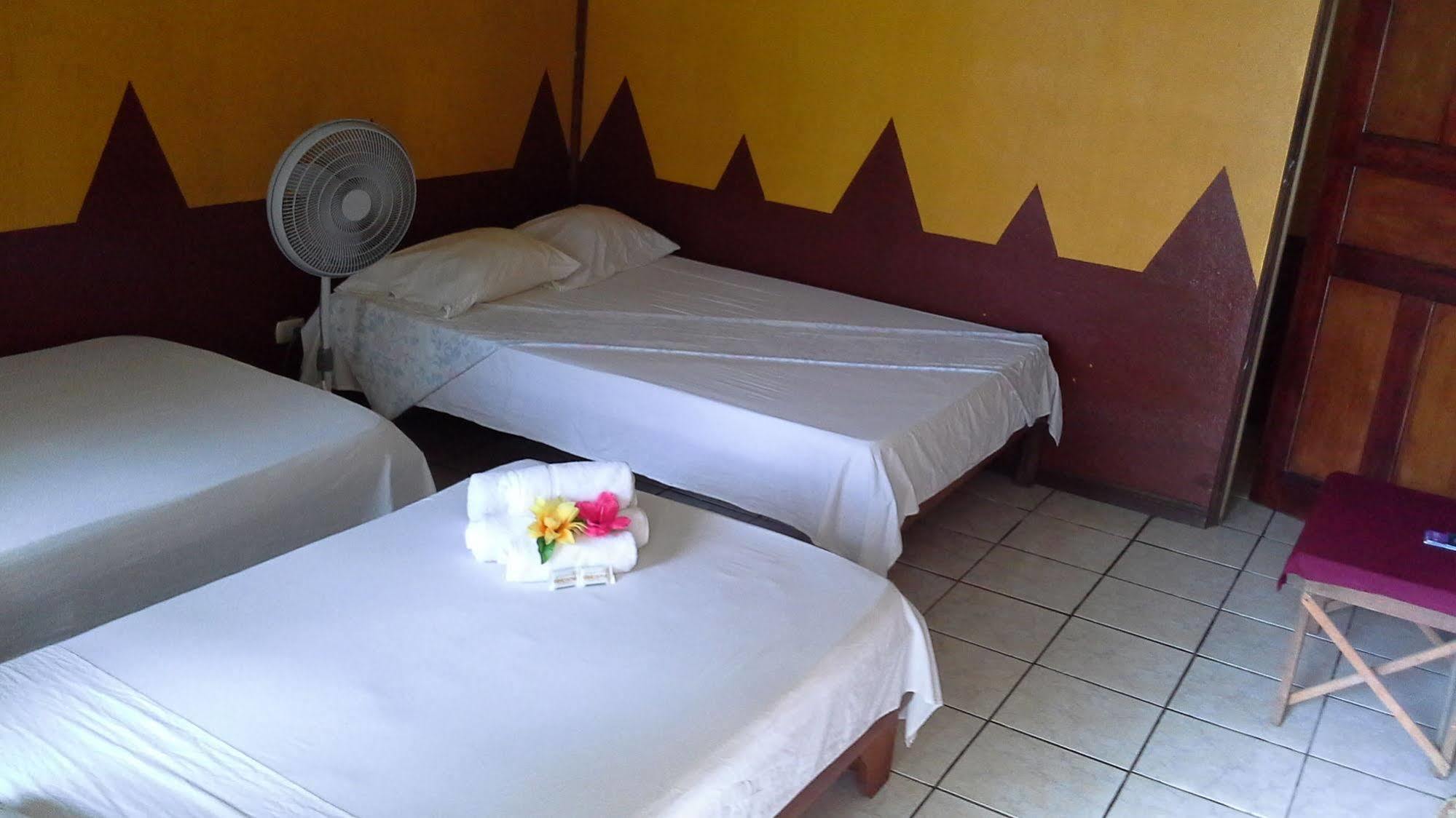 Cabinas Miss Miriam 2 Tortuguero Exterior foto